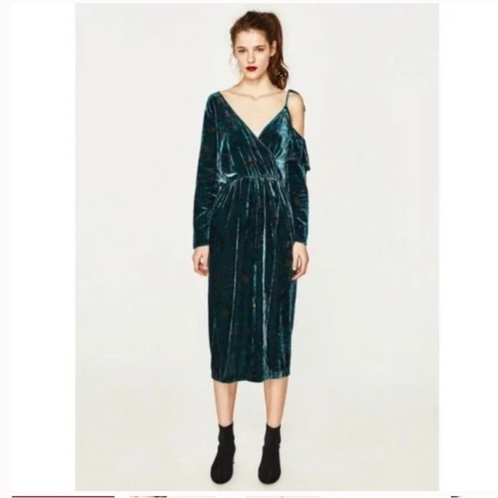 NWT ZARA Asymmetrical Shoulder Crushed Velvet Midi Dress in Emerald Large - Picture 11 of 11